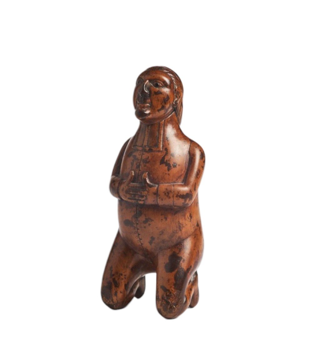 Carved Boxwood Snuffbox Depicting A Kneeling Clergyman-photo-2