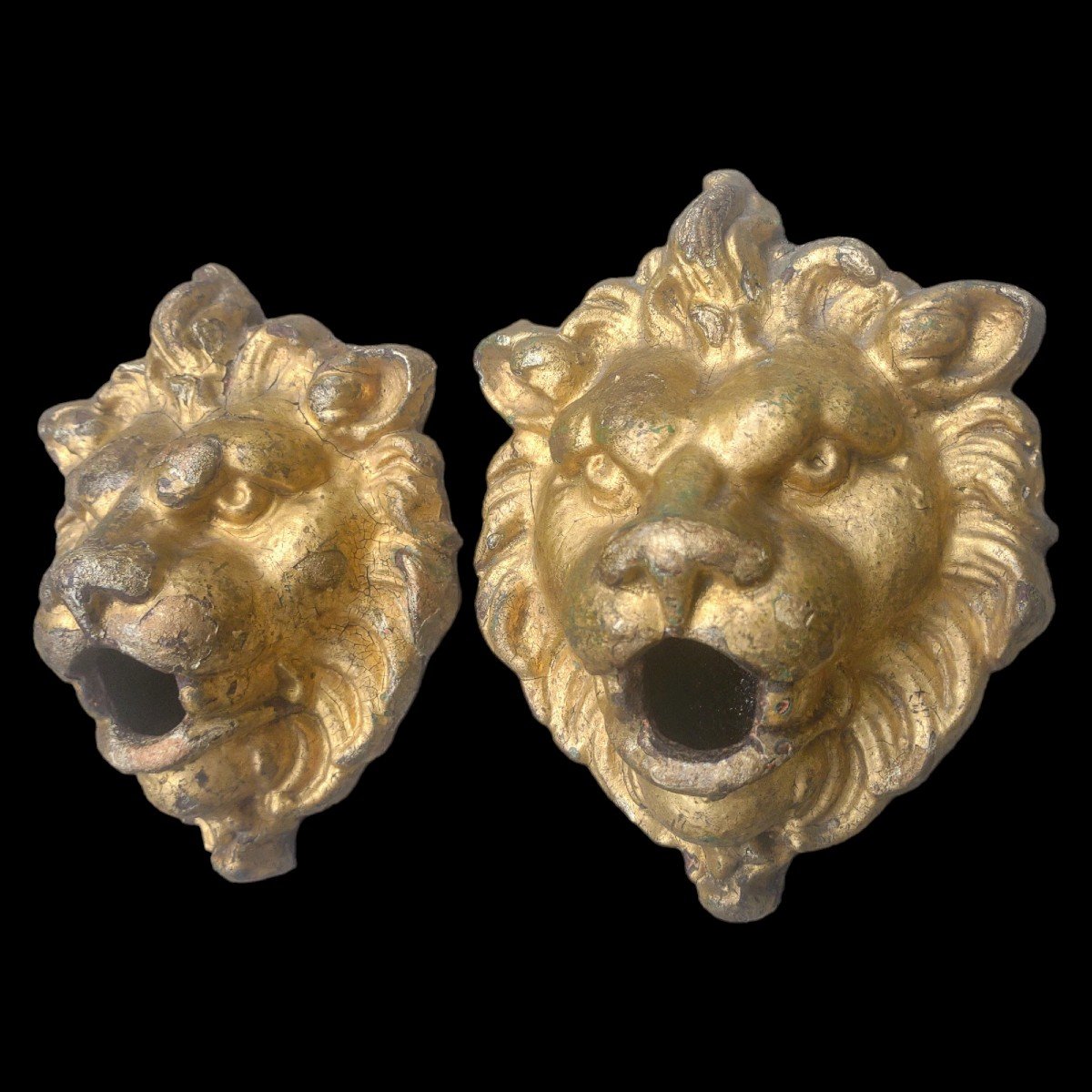 Paire De Bouches De Fontaine  En Fonte De Fer Doré Italie Second Emoitié Du XVIIIe Siècle
