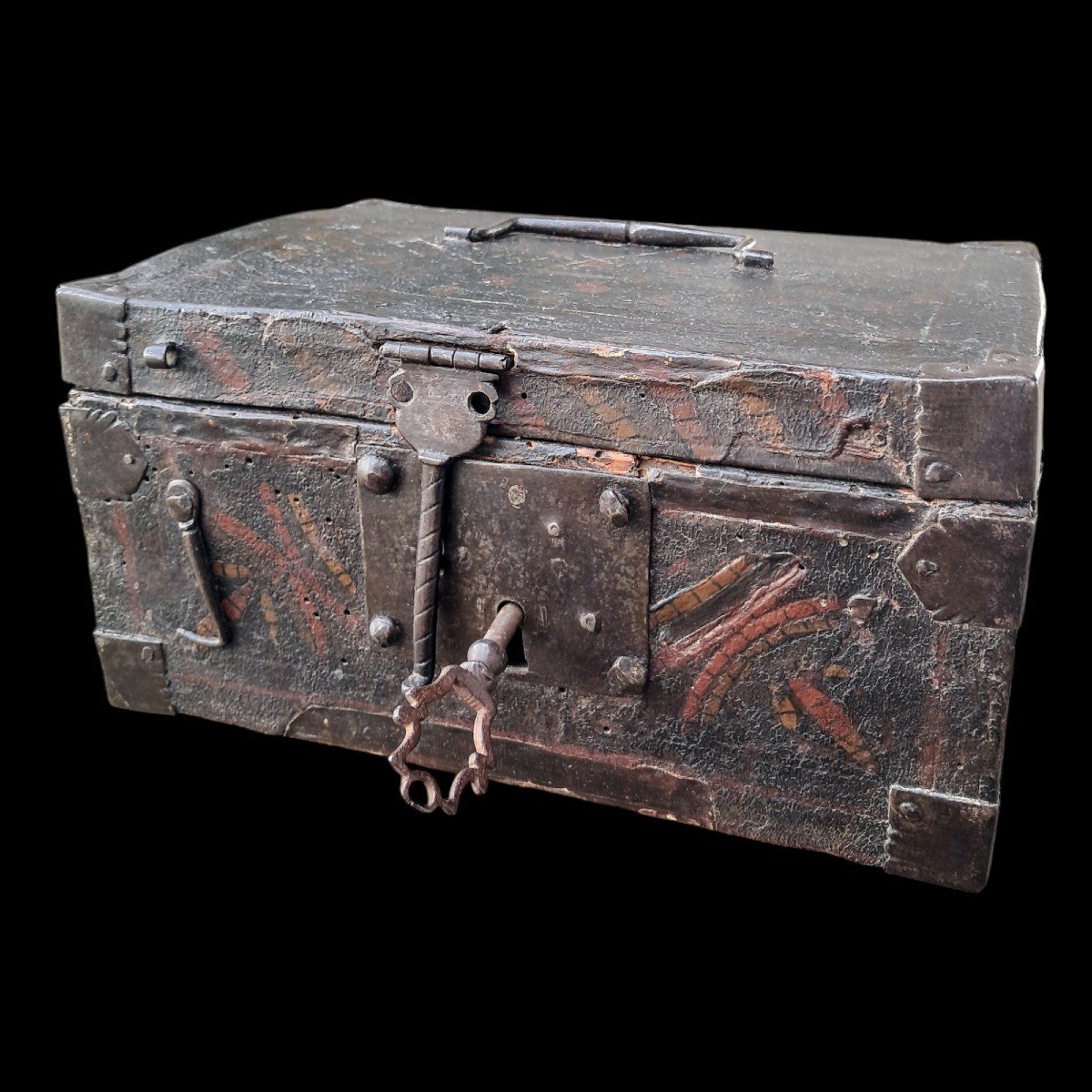 Renaissance Wooden Casket Covered In Painted Leather-photo-2