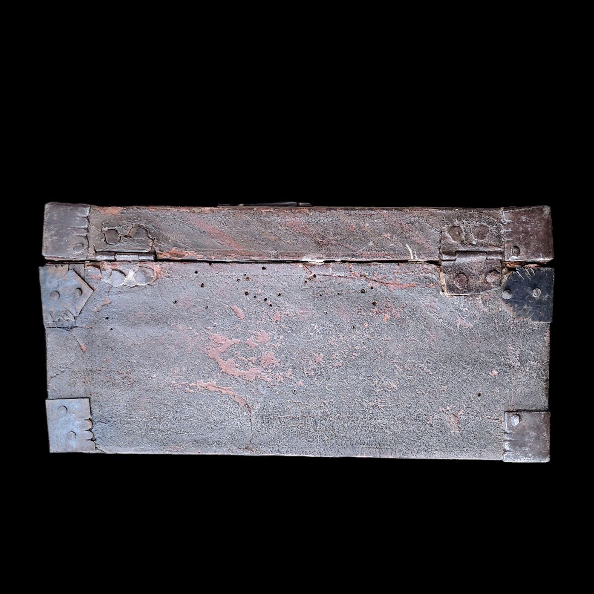Renaissance Wooden Casket Covered In Painted Leather-photo-6