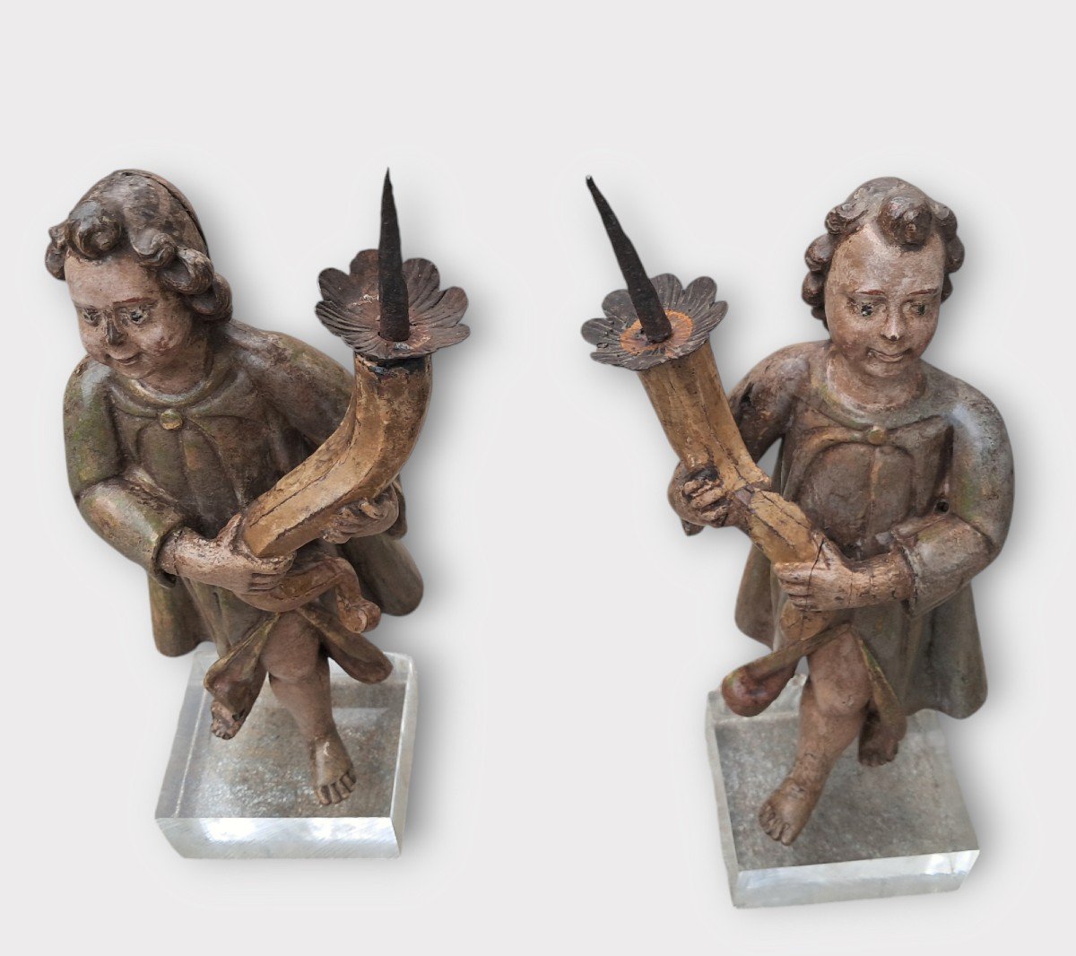 Paire d'Anges Bougeoirs En Bois Sculpté Et Peint-photo-2