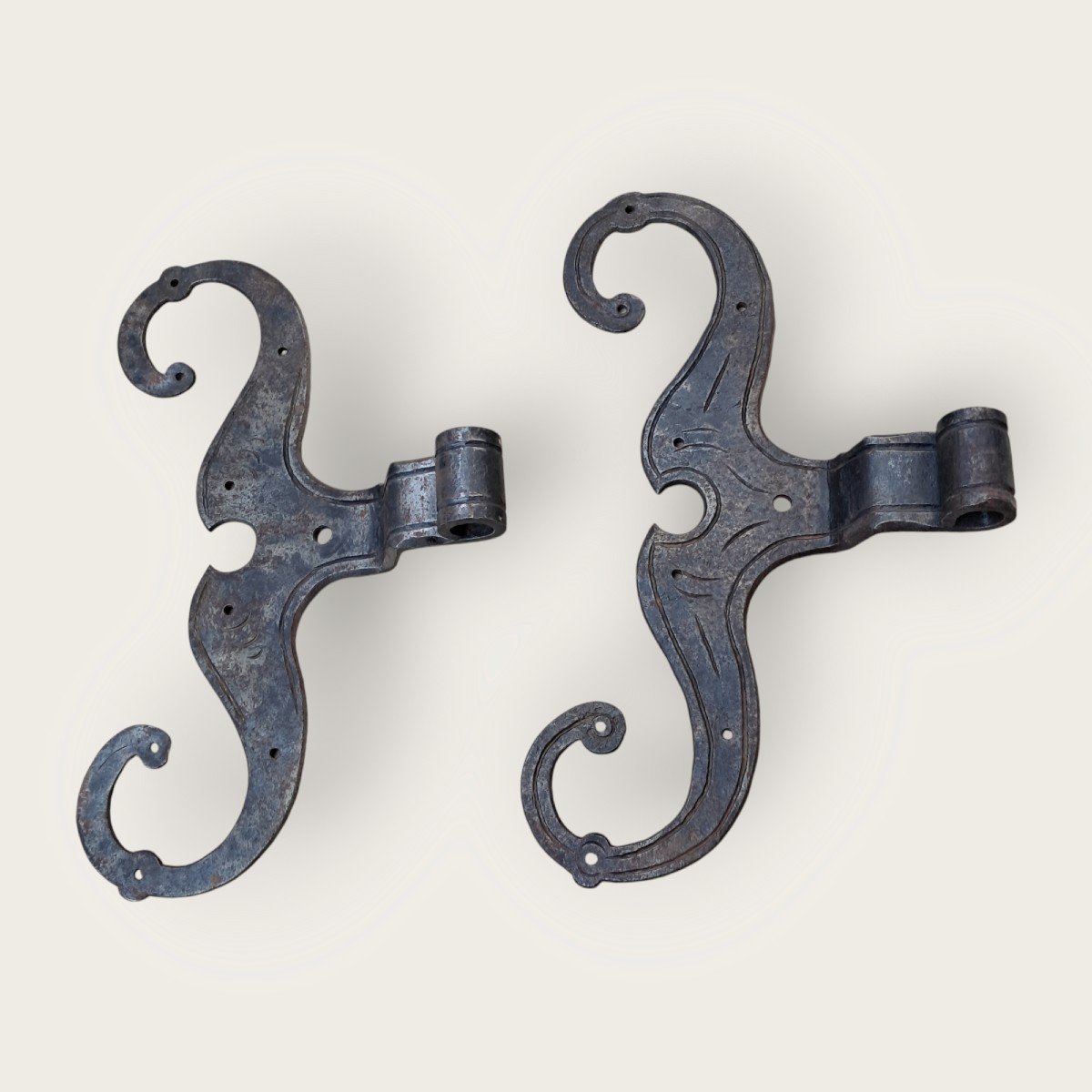 Paire De Grandes Pentures Moustache XVIIe Siècle-photo-2
