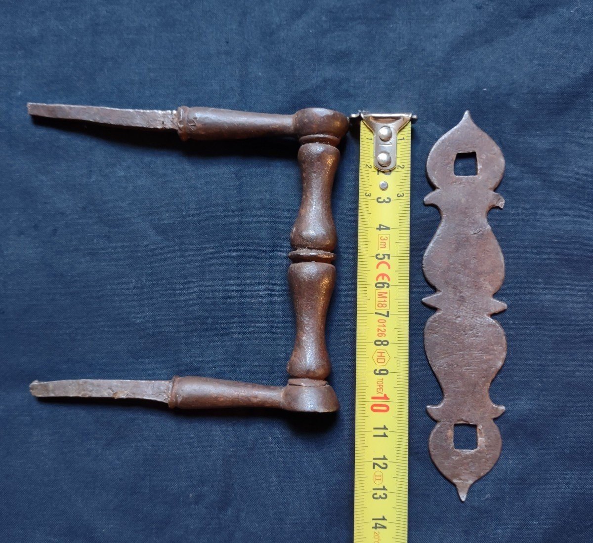 Seventeenth Century Wrought Iron Door Handle-photo-8
