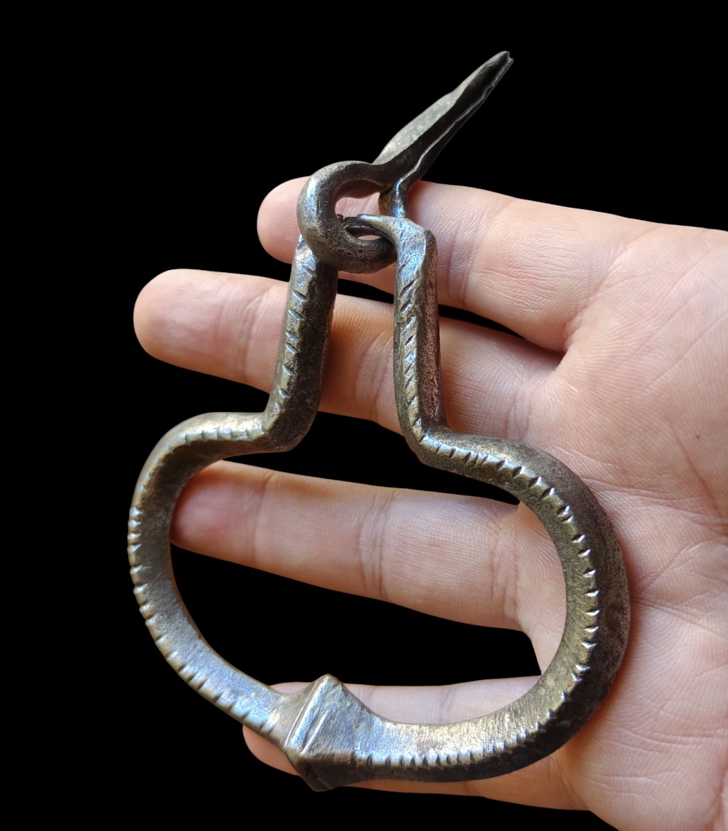 Small Engraved Wrought Iron Handle XVI Century -photo-3