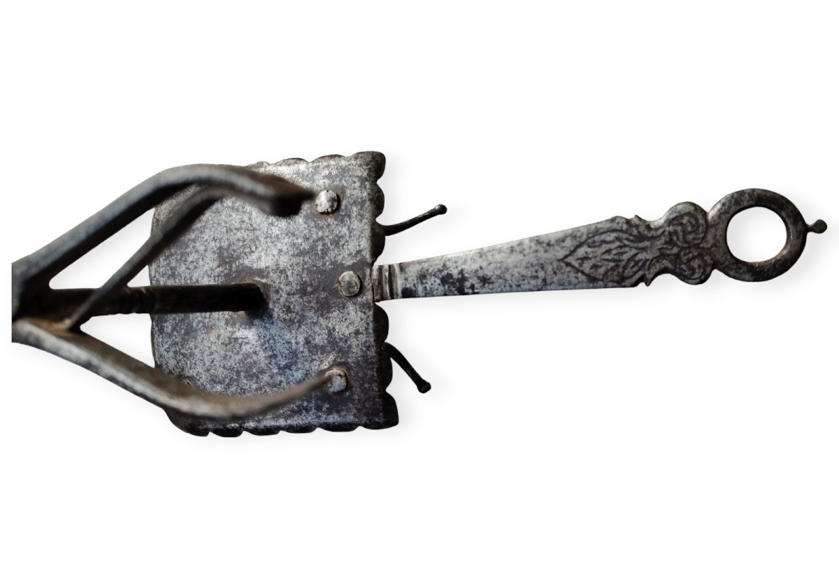 Brûle-cordon en fer forgé et gravé XVIIe siècle-photo-5