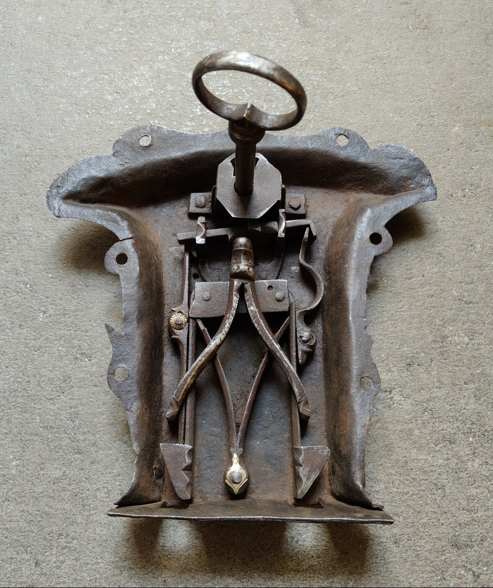 Grande serrure gothique de coffre-photo-3