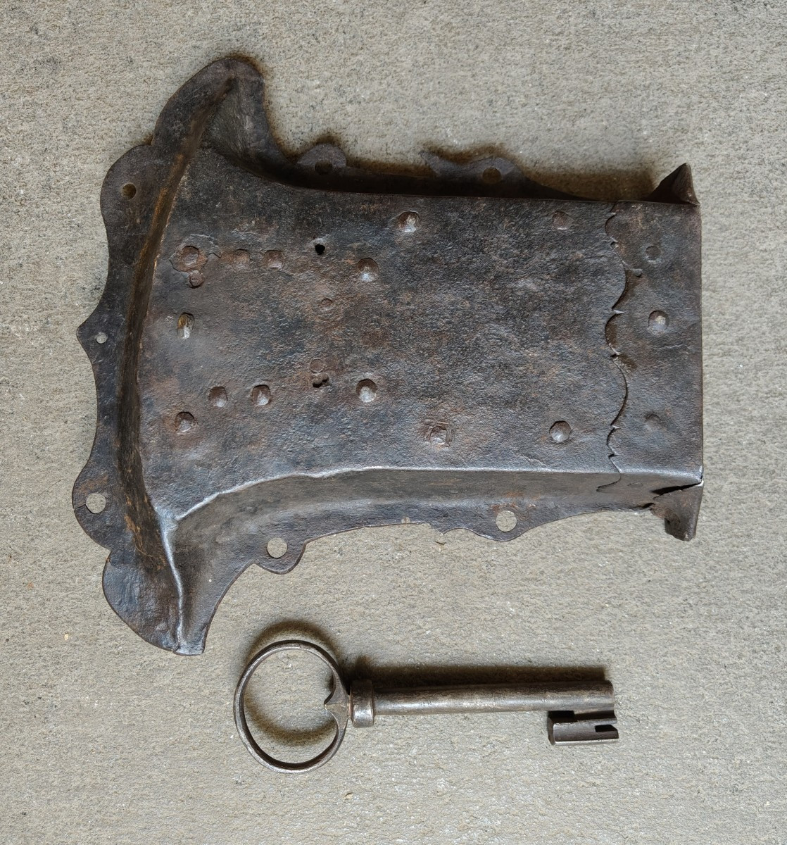 Grande serrure gothique de coffre-photo-4