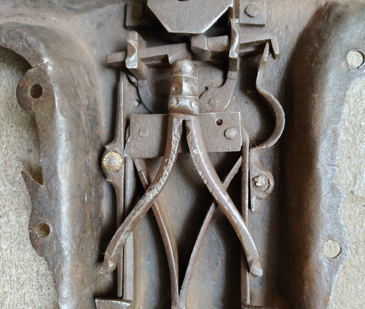 Grande serrure gothique de coffre-photo-5