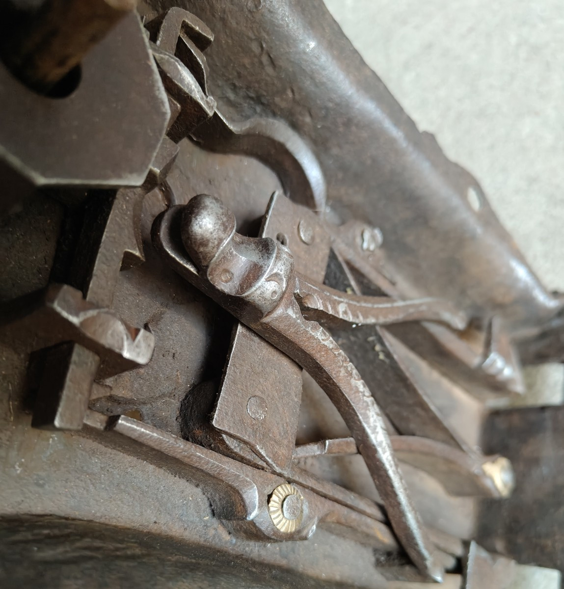 Grande serrure gothique de coffre-photo-6