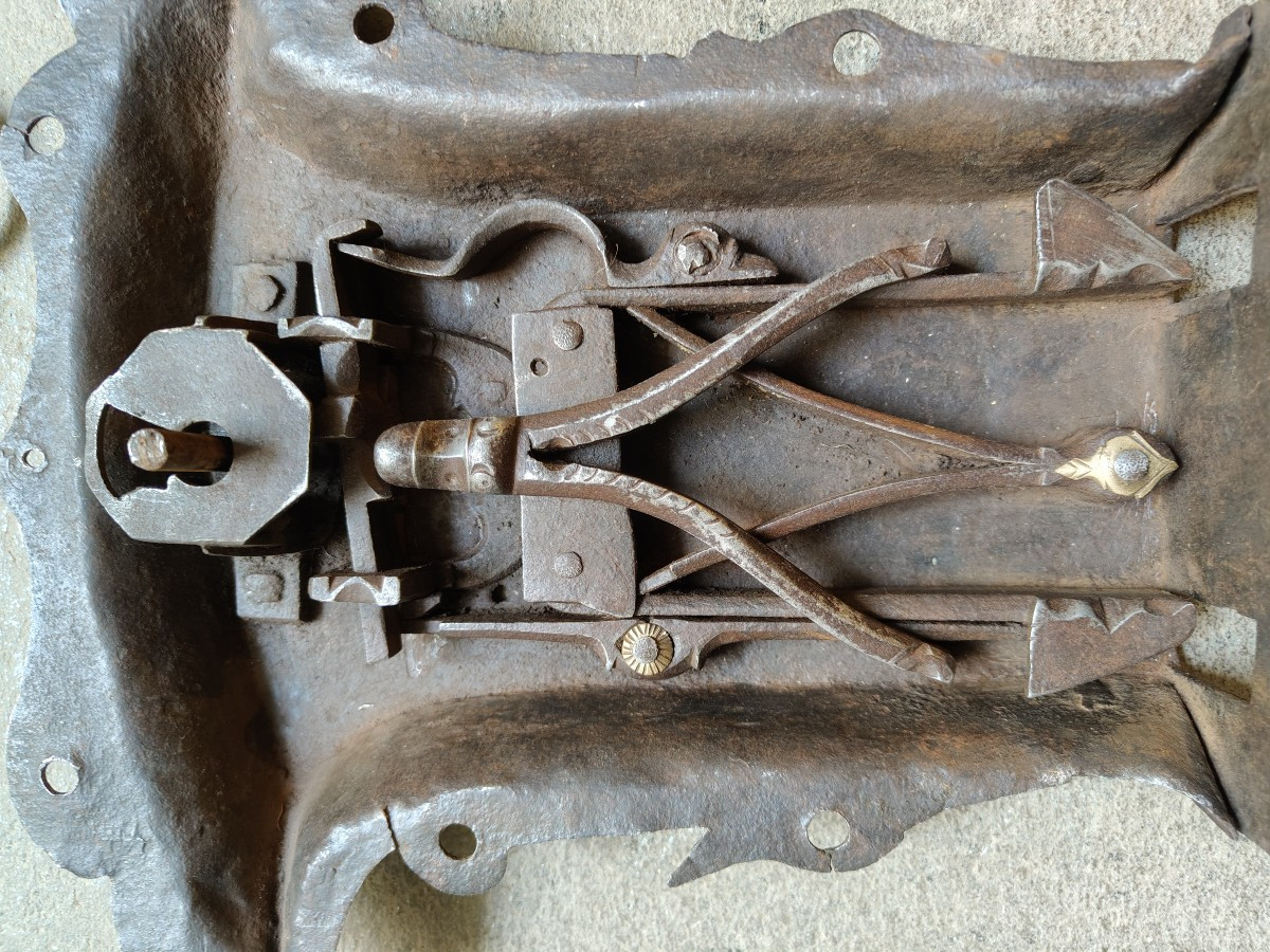 Grande serrure gothique de coffre-photo-7