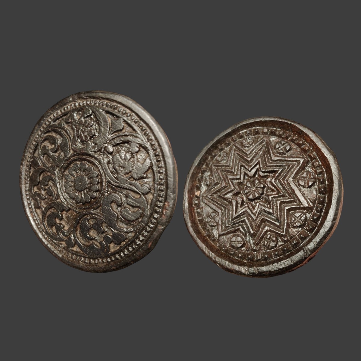 2 Marques en bois Alpes XVIII-XIXe siècle