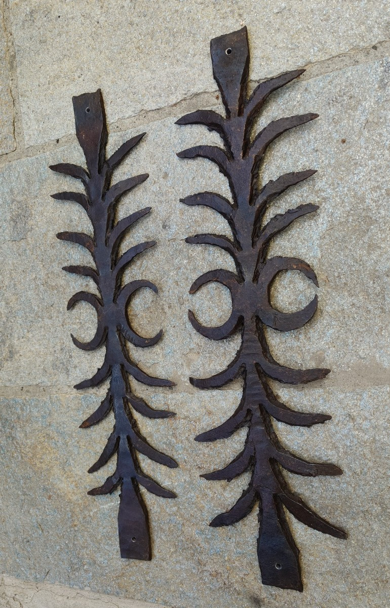 Rare paire de étripe-chats en fer forgé et ciselé XV-XVIe siècle