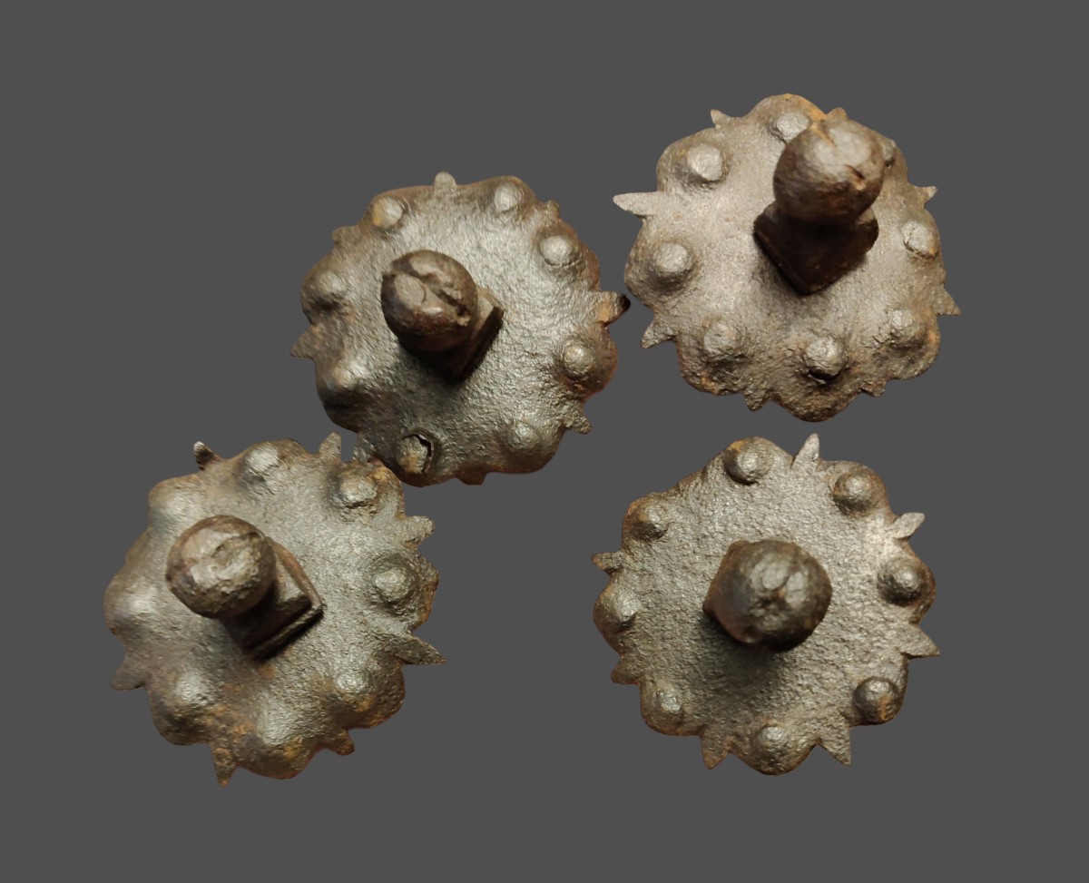 4 Clous en fer forgé XVI-XVIIe siècle-photo-3