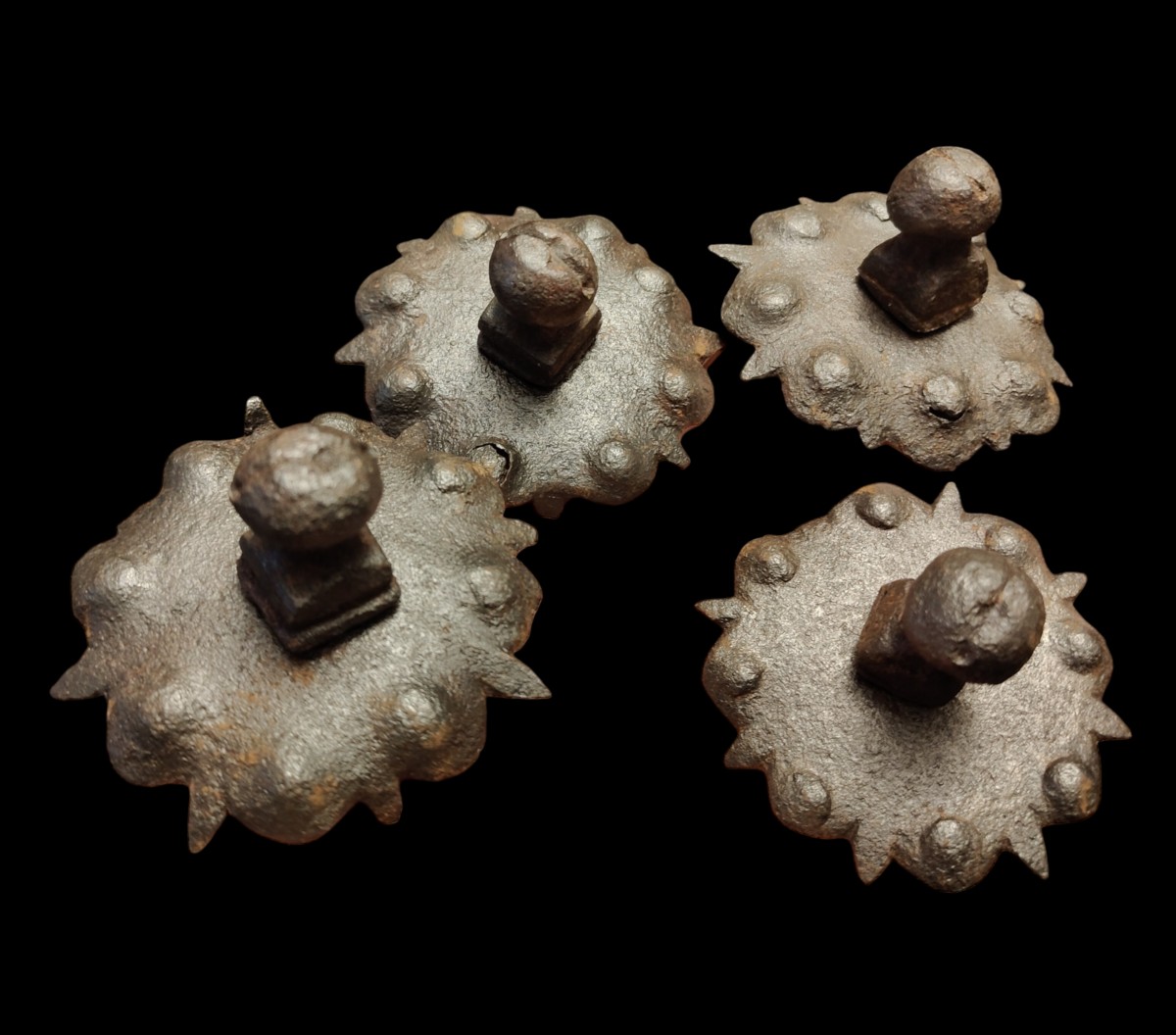 4 Clous en fer forgé XVI-XVIIe siècle-photo-2