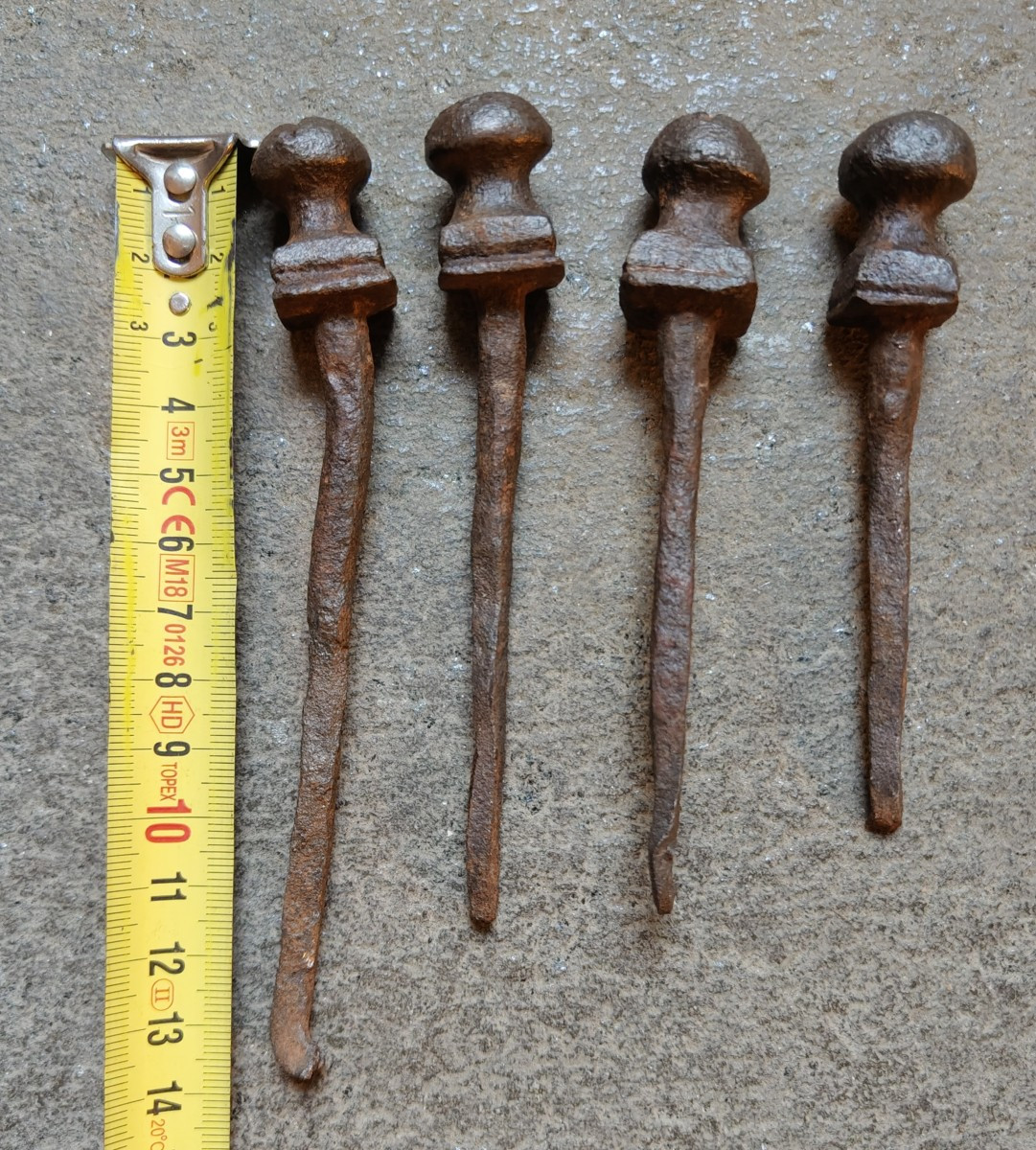 4 Clous en fer forgé XVI-XVIIe siècle-photo-3