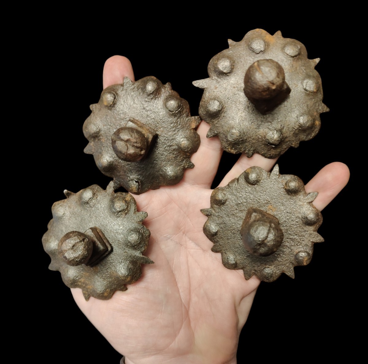 4 Clous en fer forgé XVI-XVIIe siècle-photo-1