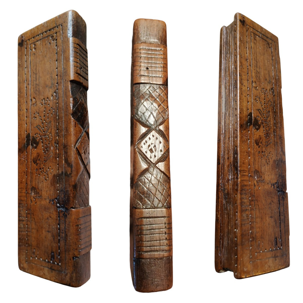 Boite En Bois Sculpté En Forme De Livre Italie XIXe Siècle