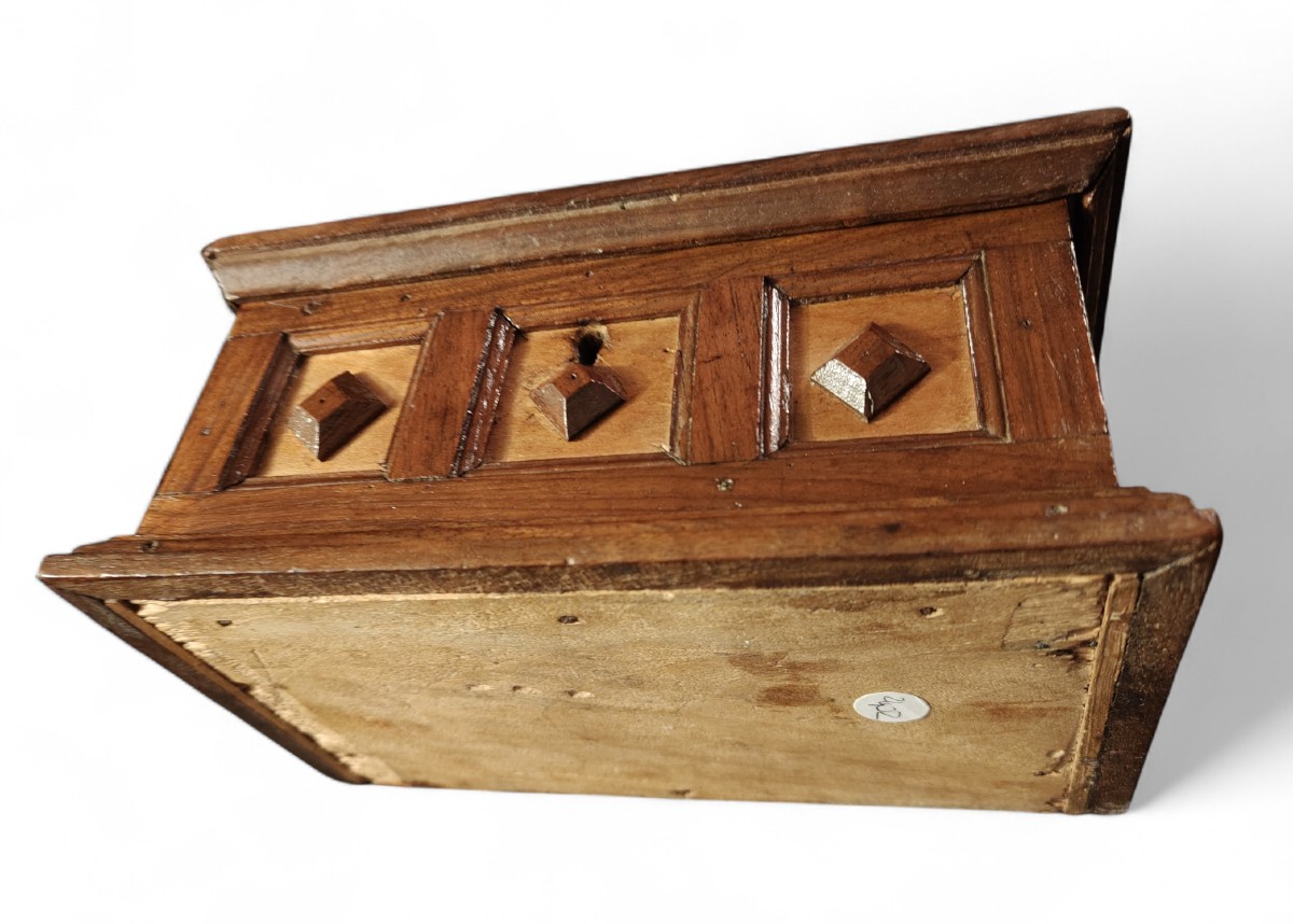 Box In Walnut Florence Eighteenth Century-photo-1