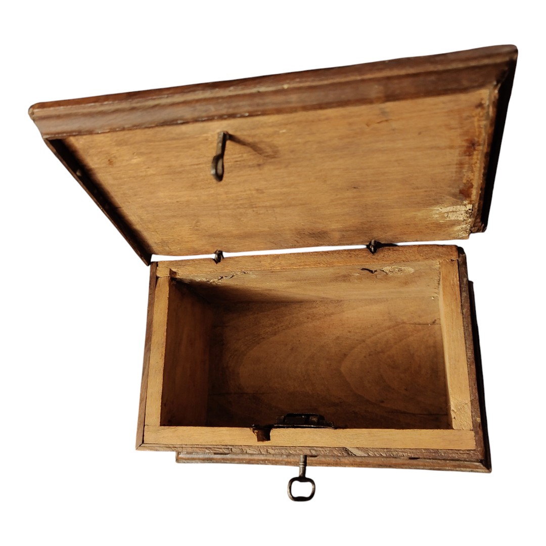 Box In Walnut Florence Eighteenth Century-photo-4