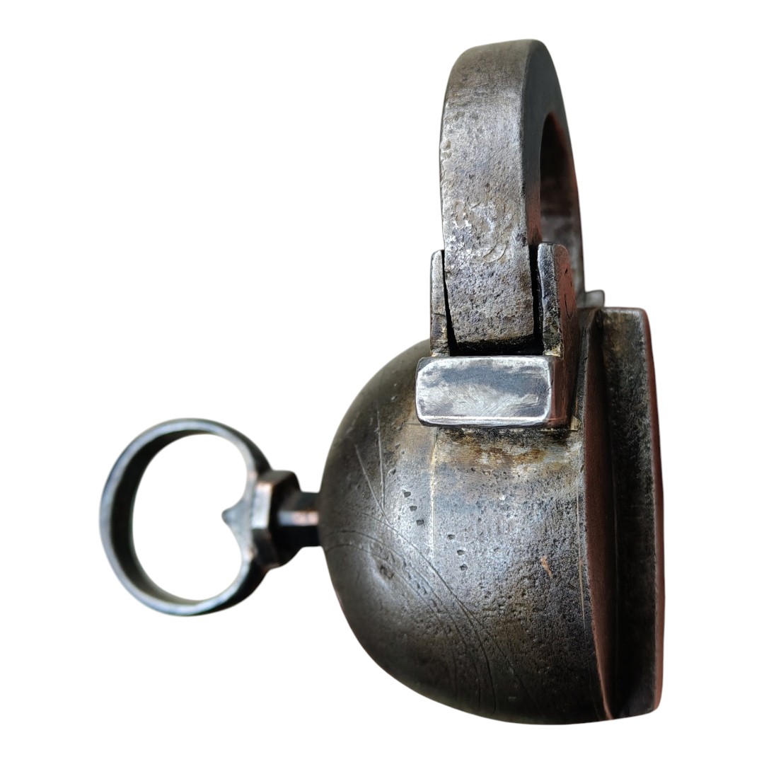 Cadenas en fer forgé et gravé XVIIe siècle-photo-4