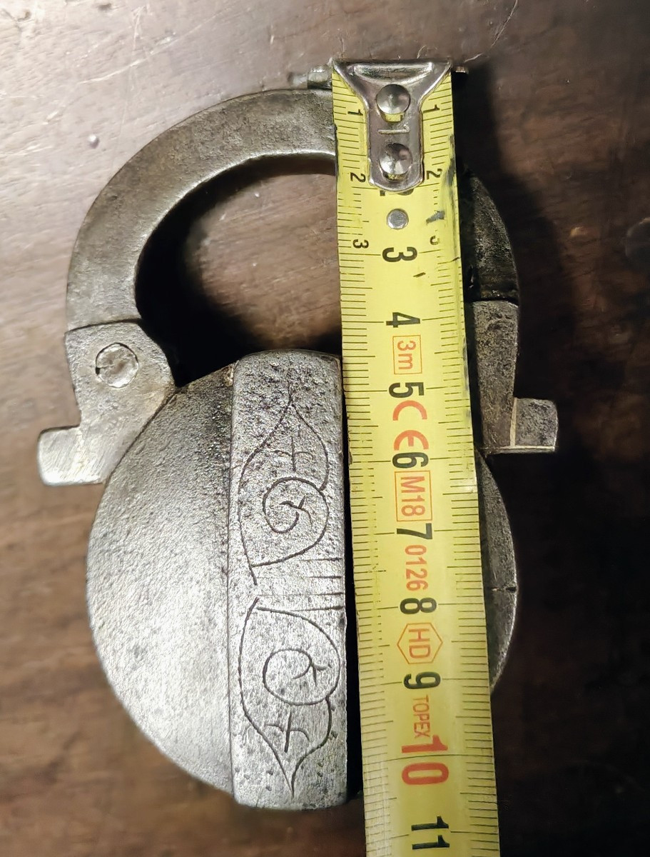 Cadenas en fer forgé et gravé XVIIe siècle-photo-3