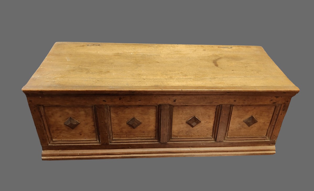 Large Box In Walnut Tuscany Eighteenth Century-photo-2