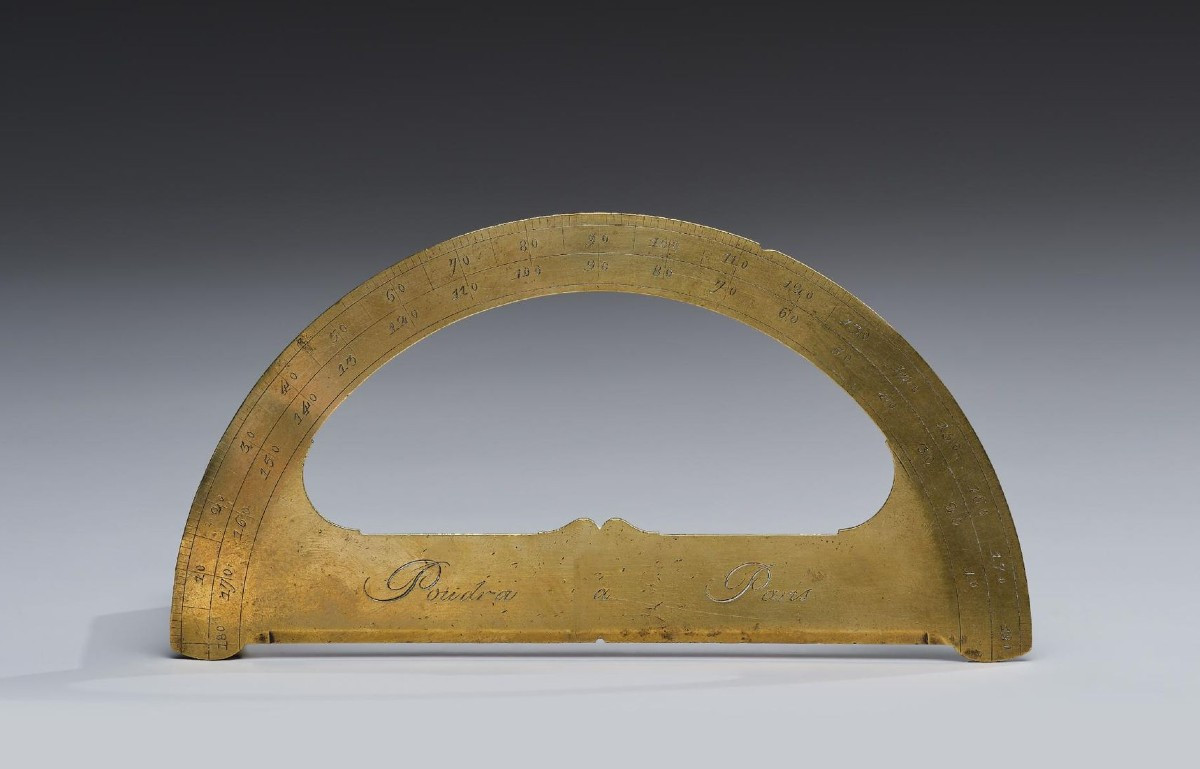 Rapporteur en laiton doré Signé Poudra à Paris