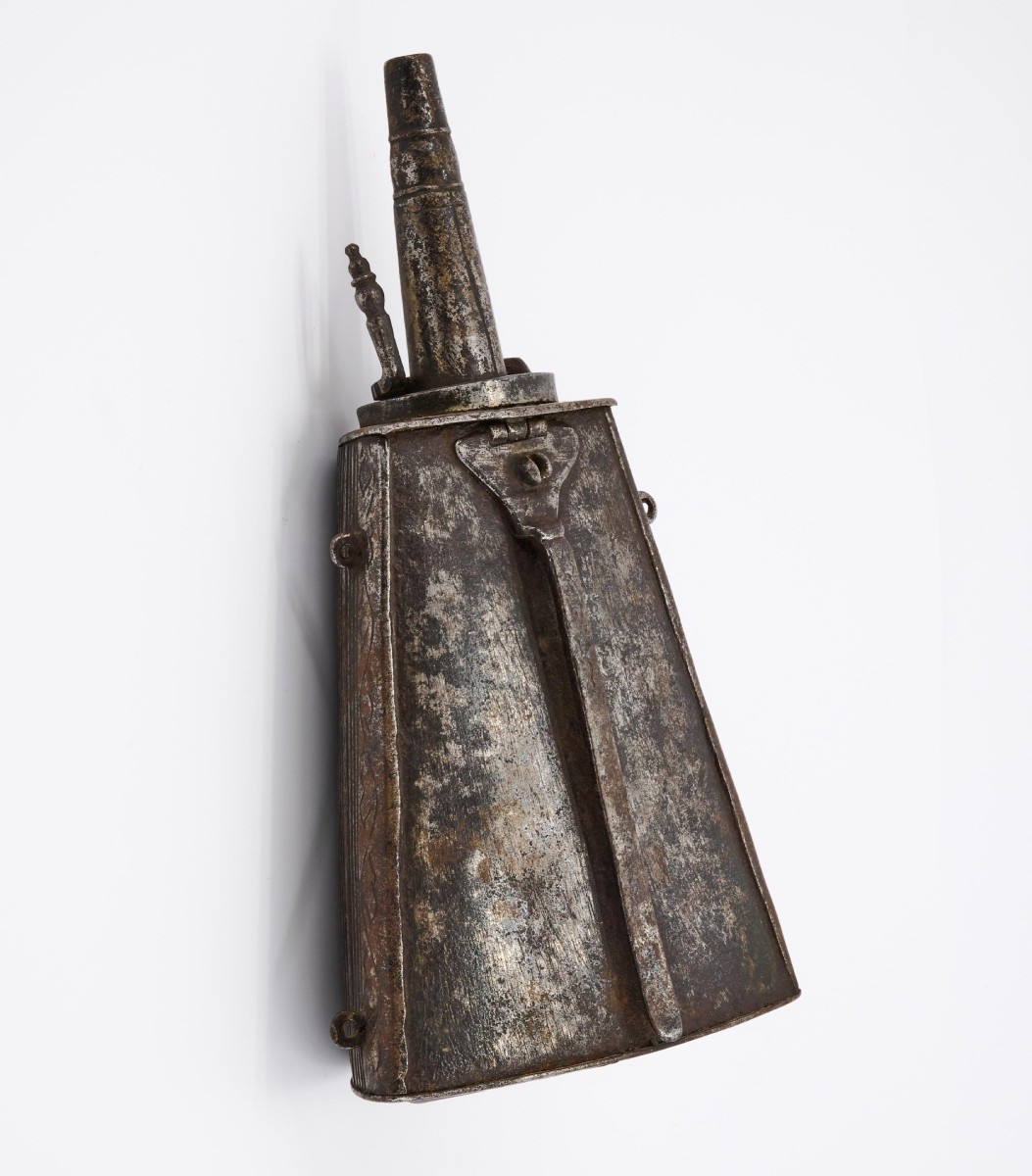 Iron Powder Flask, Brescia, Circa 1600-photo-2