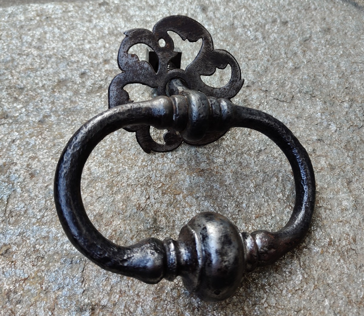Heurtoir de porte en fer forgé XVIIIe siècle -photo-2