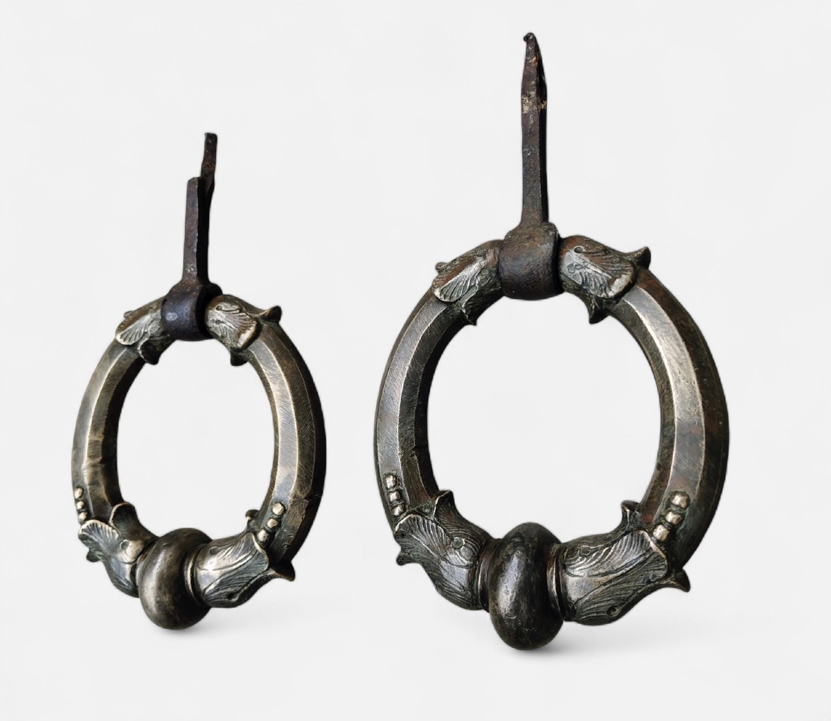 Paire d'heurtoirs en bronze fin du XVIII-début XVIIIe siècle -photo-3