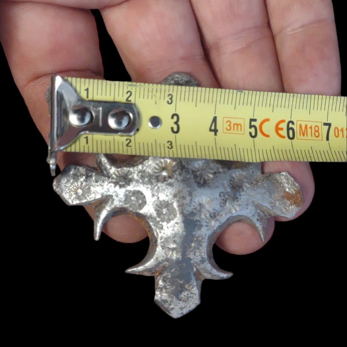 Deux Gros Clous En Fer Forgé Et Gravé Début Du XVIIe Siècle-photo-4