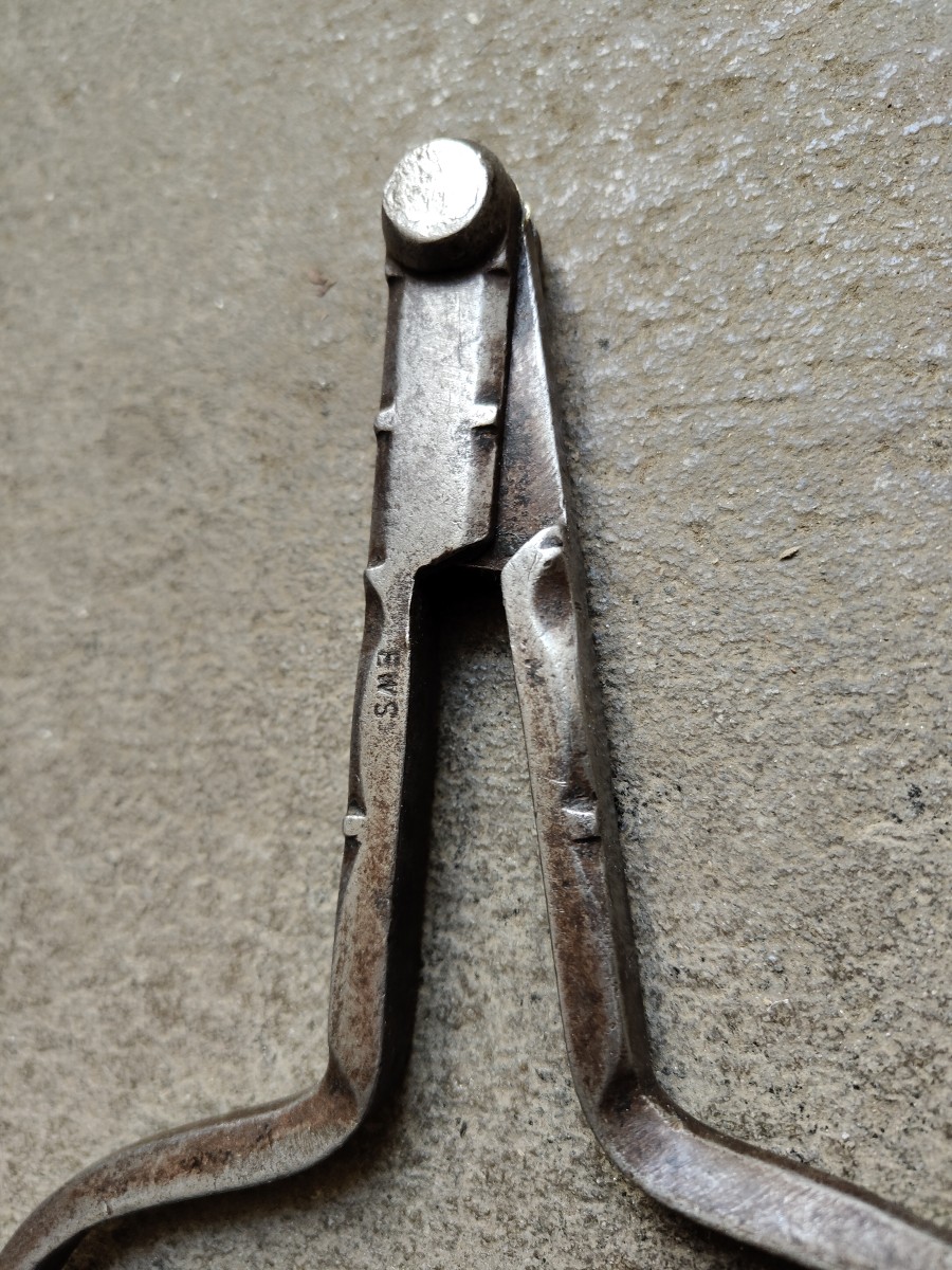 XVIII Century Wrought Iron Compass-photo-3