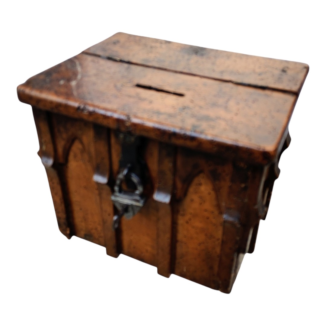 Haute Epoque Wooden Alms Box-photo-4