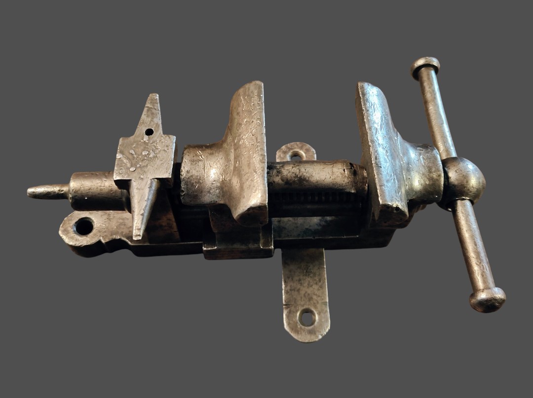 Forged Iron Bench Vise Equipped With A Small Anvil Early XX Century-photo-2