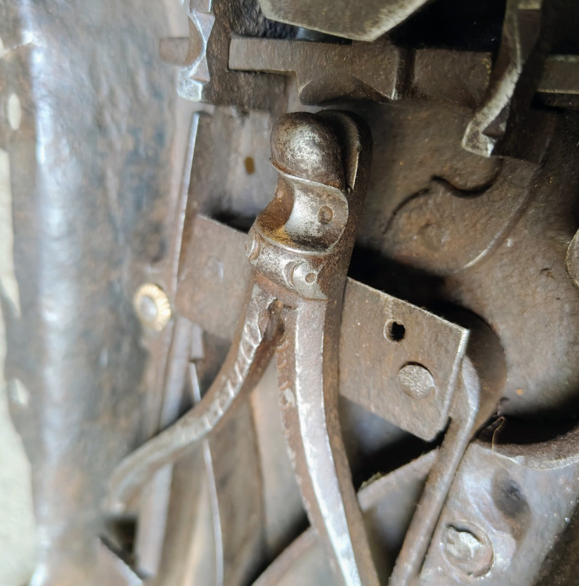 Grande serrure gothique de coffre-photo-2