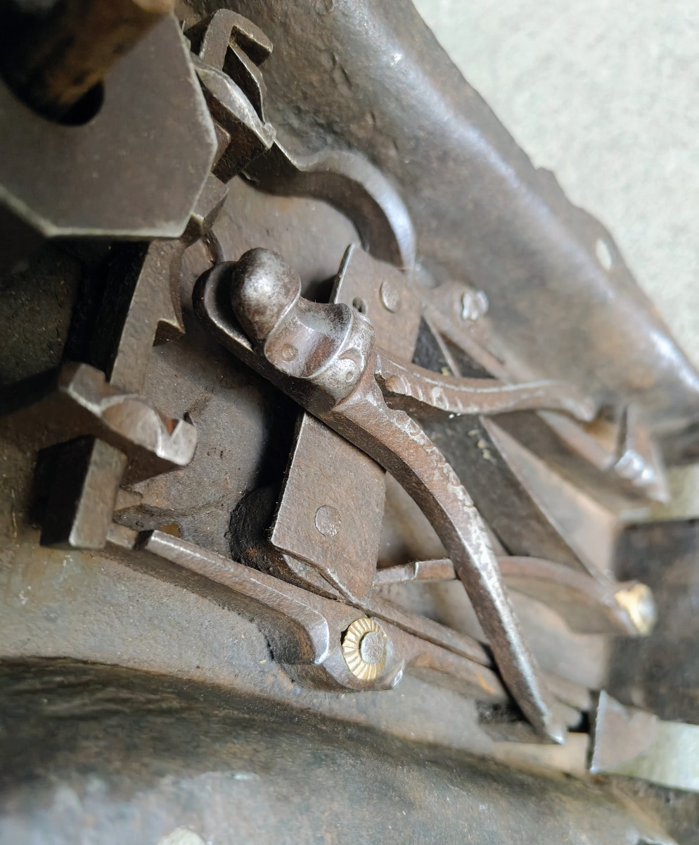 Grande serrure gothique de coffre-photo-3