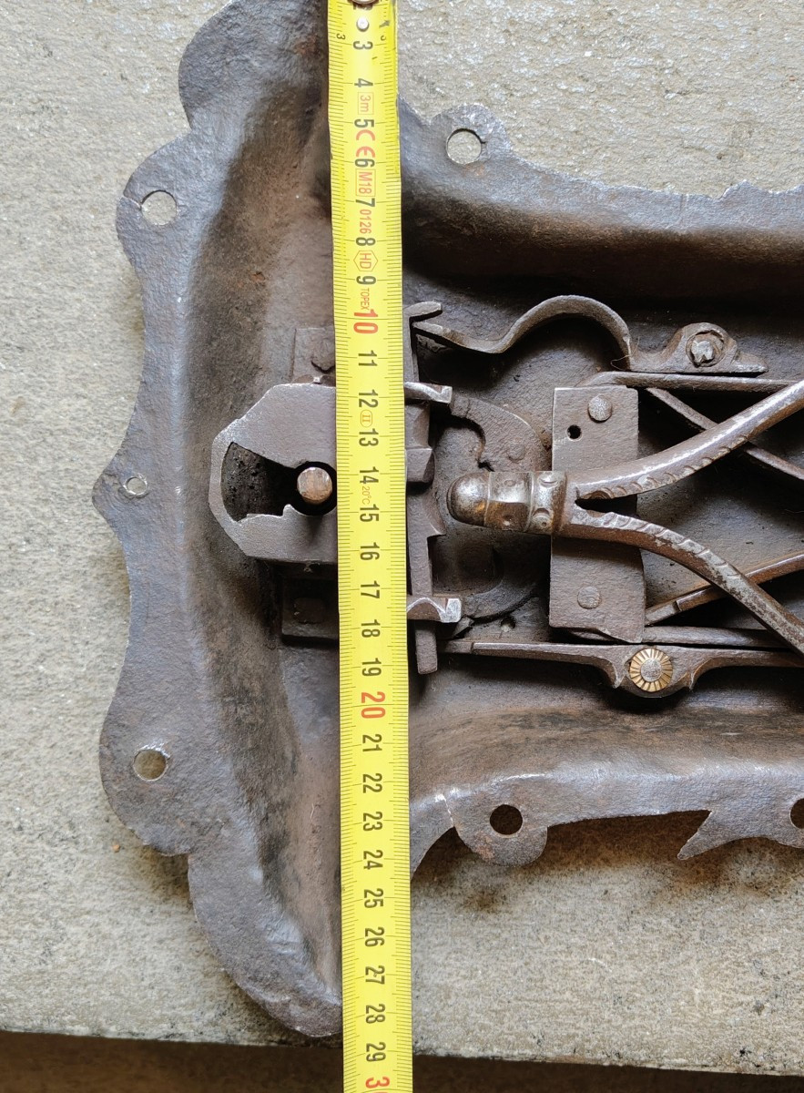 Grande serrure gothique de coffre-photo-5