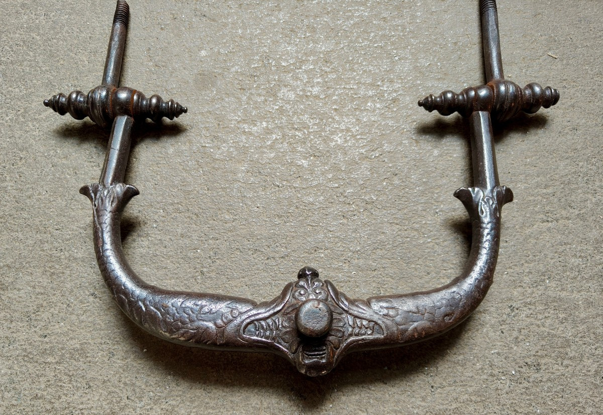 Important Heurtoir De Porte Zoomorphe En Fer Forgé XVI Siècle