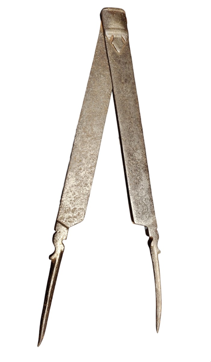 Compas De Charpentier En Fer Forgé Et Gravé XVIIIe Siècle