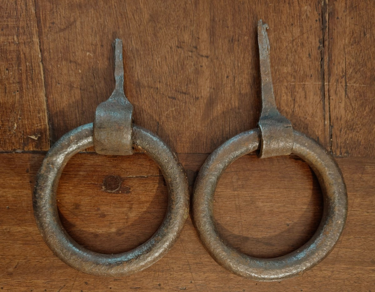Paire anneaux en fer forgé XVIIIe siècle -photo-2
