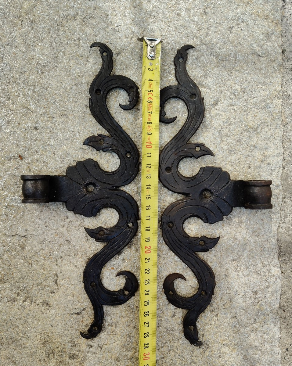 Paire de pentures en fer forgé et gravé XVIIIe siècle -photo-2