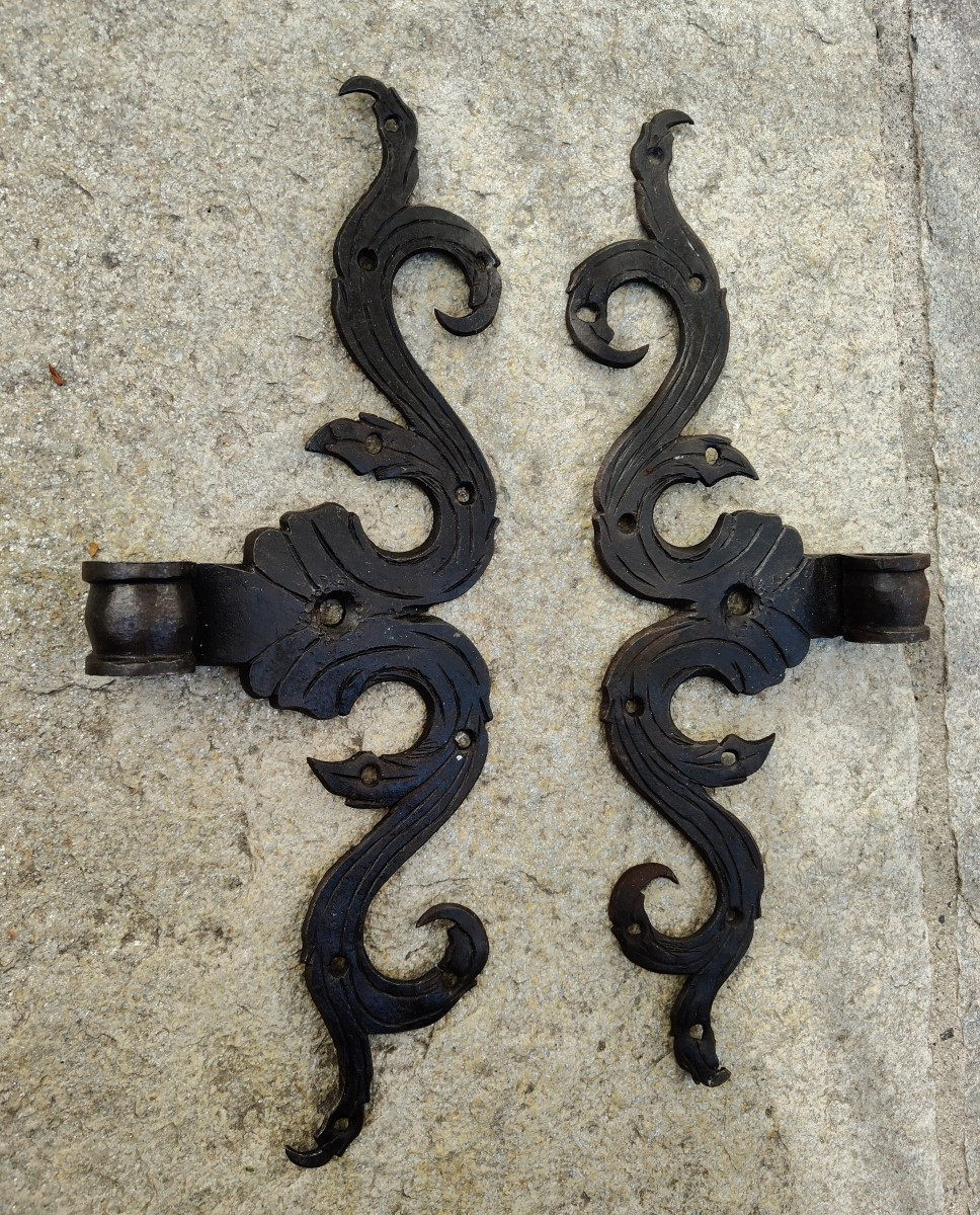 Paire de pentures en fer forgé et gravé XVIIIe siècle -photo-4