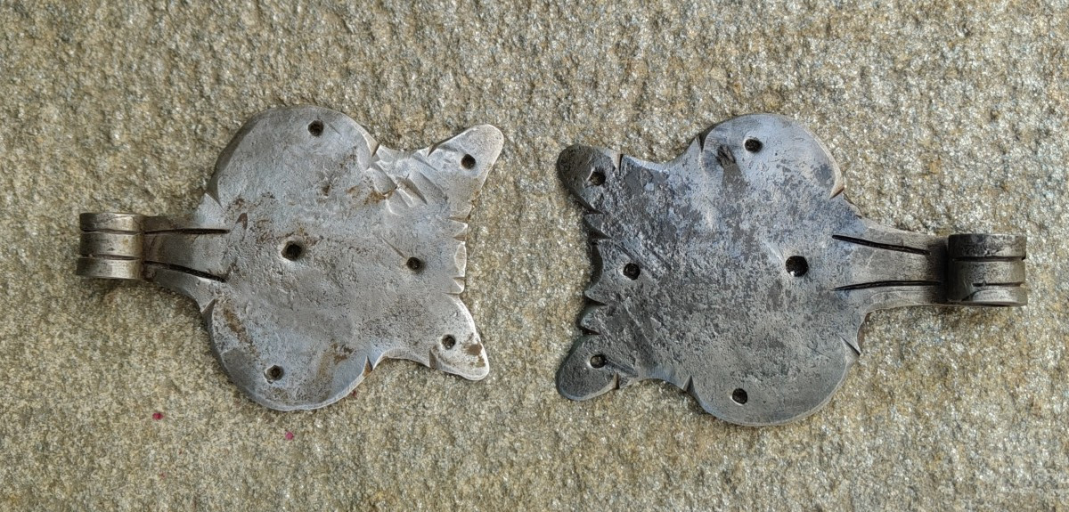 Paire de charnières de porte en fer forgé du début du XVIIIe siècle-photo-3