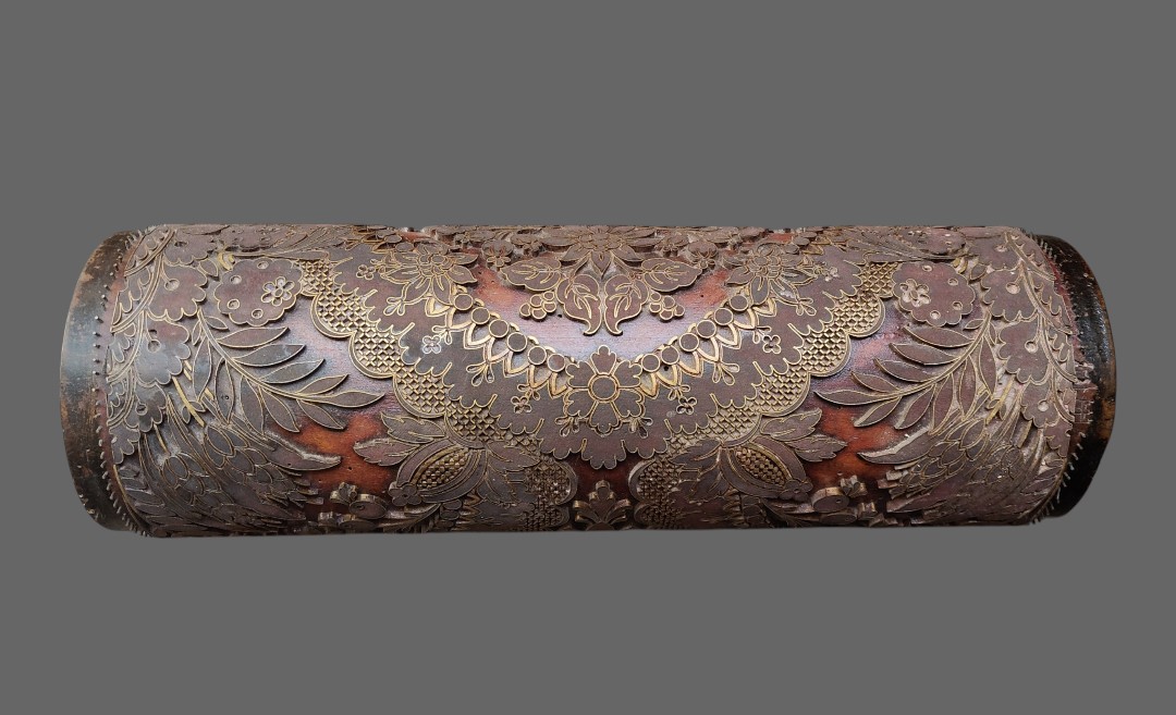 A Beautiful Wallpaper Or Upholstery Pattern Roller From The Late 19th Century-photo-2