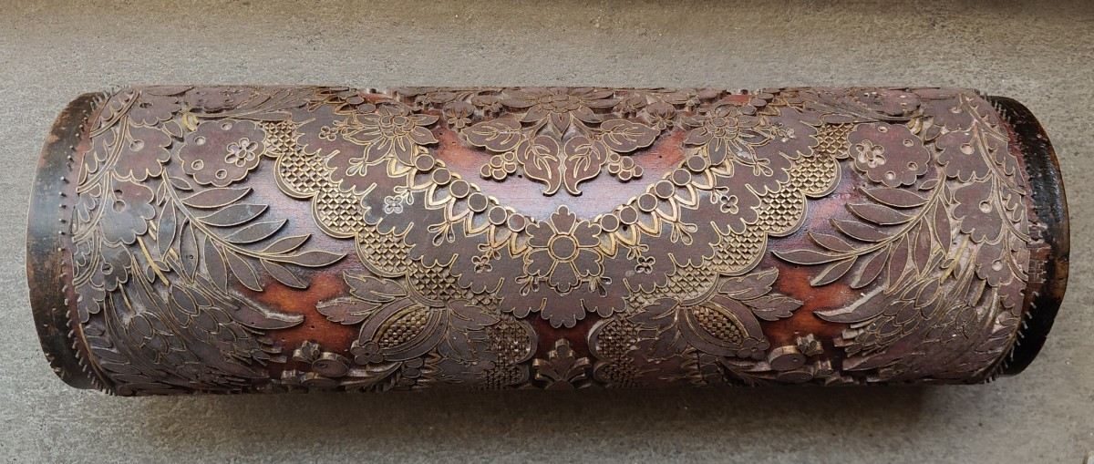A Beautiful Wallpaper Or Upholstery Pattern Roller From The Late 19th Century-photo-2