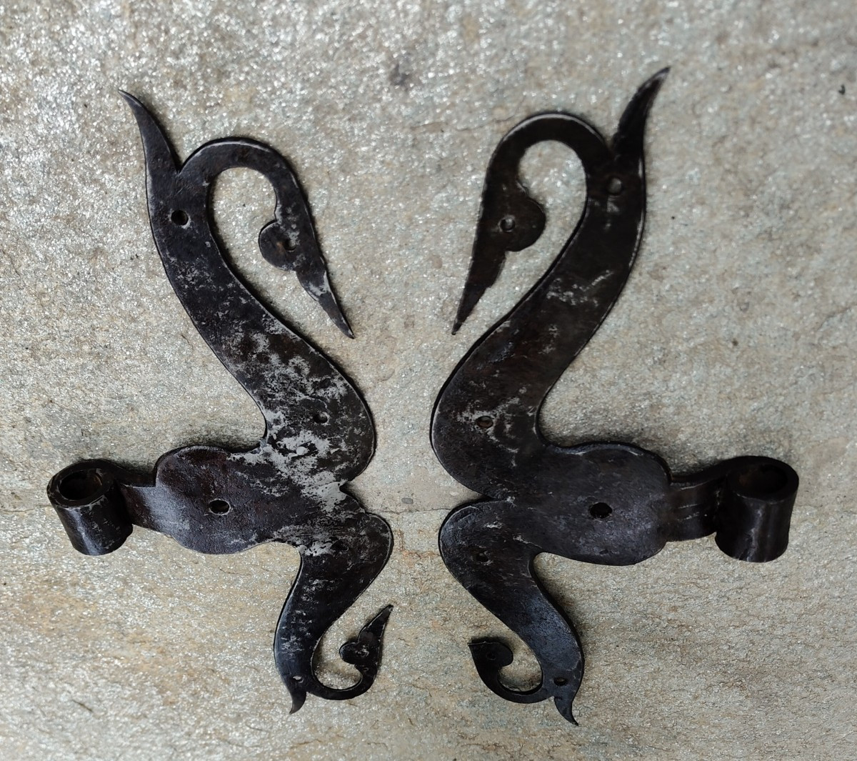 Pair Of Large 17th-century Wrought-iron Door Hinges -photo-3
