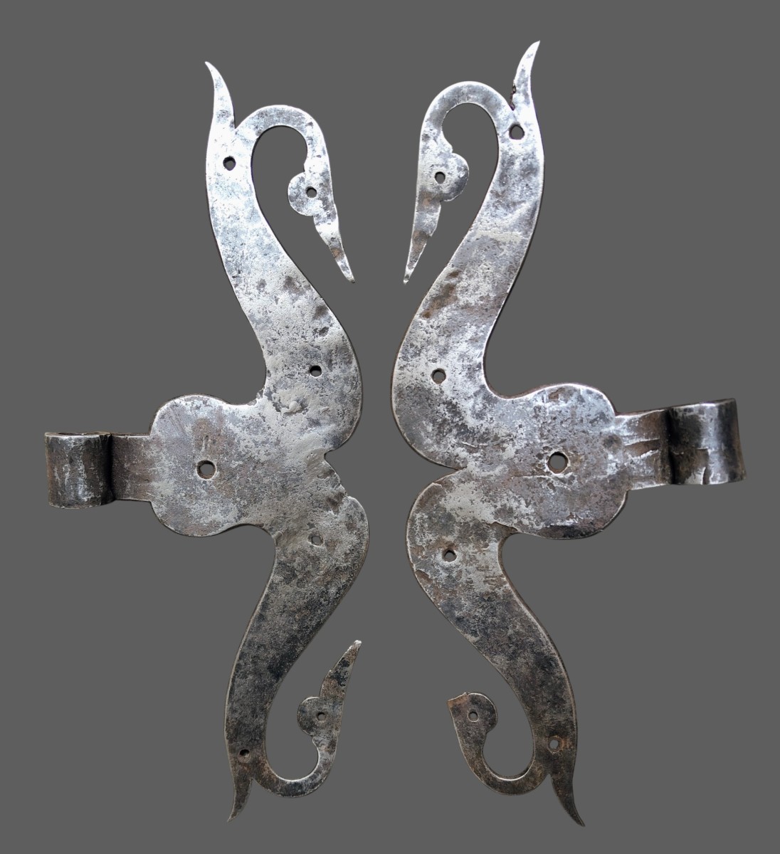Paire de pentures de porte en fer forgé XVIIe siècle -photo-2