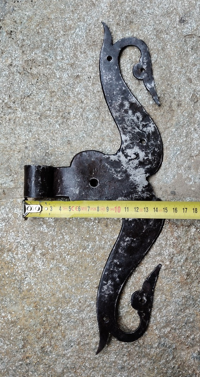 Pair Of Large 17th-century Wrought-iron Door Hinges -photo-2