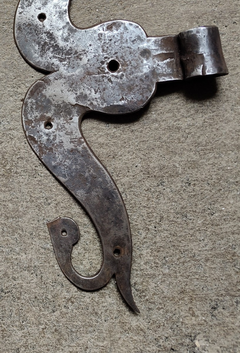 Paire de pentures de porte en fer forgé XVIIe siècle -photo-4