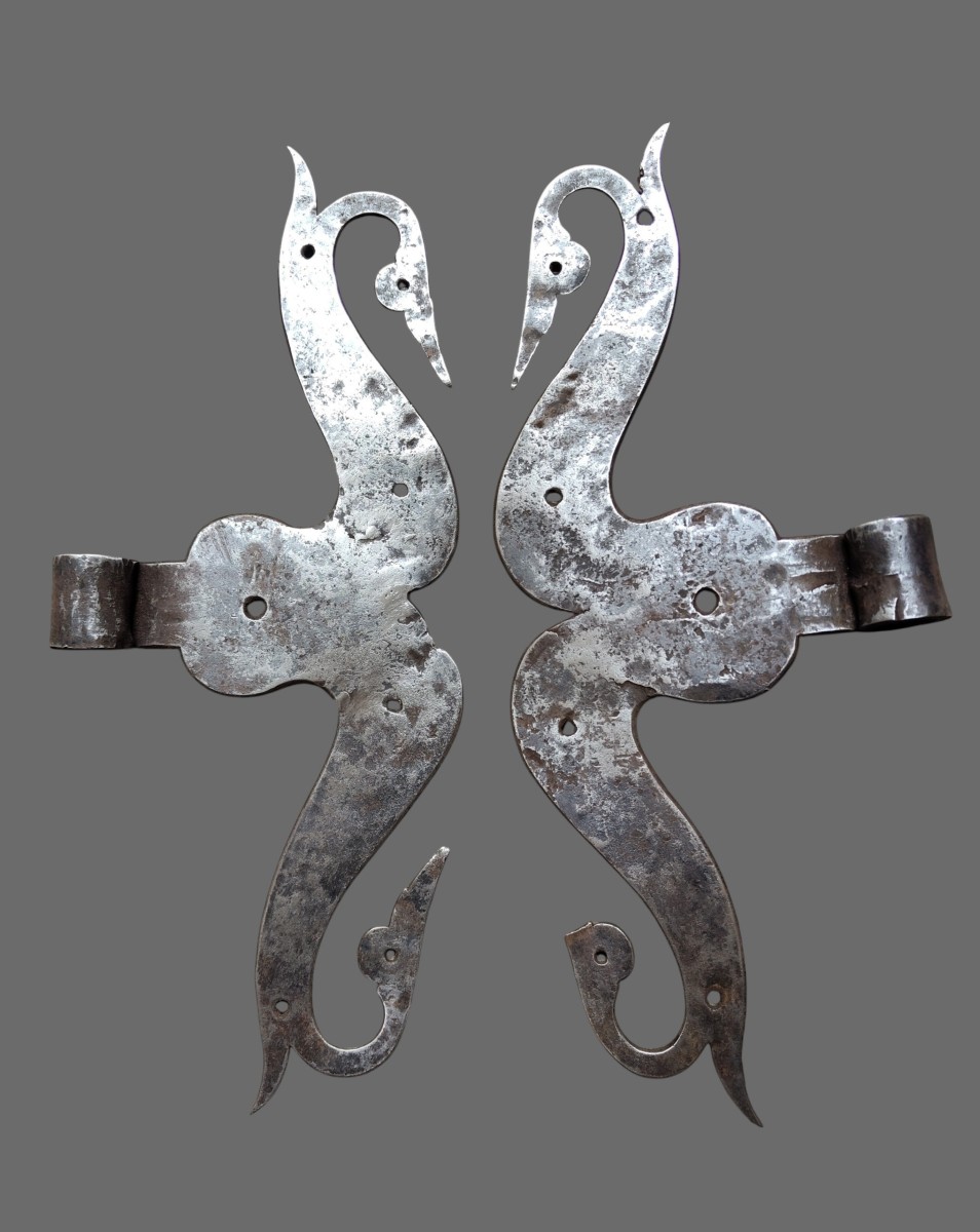 Paire de pentures de porte en fer forgé XVIIe siècle 